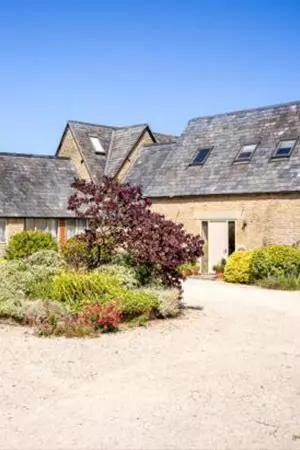Dog Friendly Cottages Cotswolds - external view of flagstone farm
